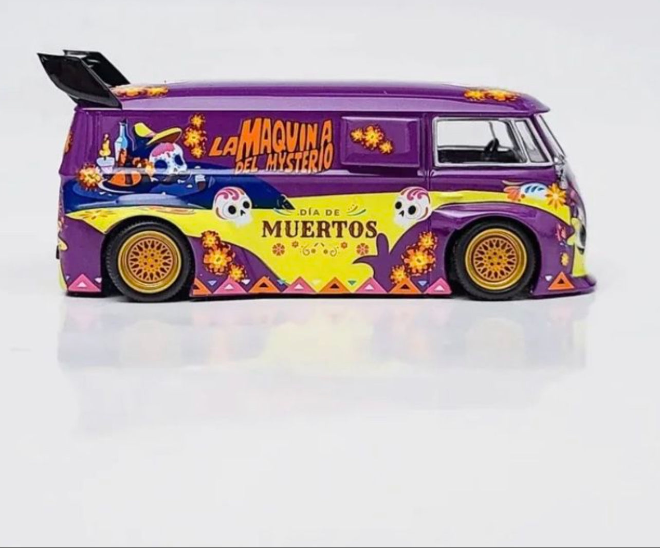 Time micro 1/64 Volkswagen T1 bus purple “EL DÍA DE MUERTOS EXCLUSIVO “ México