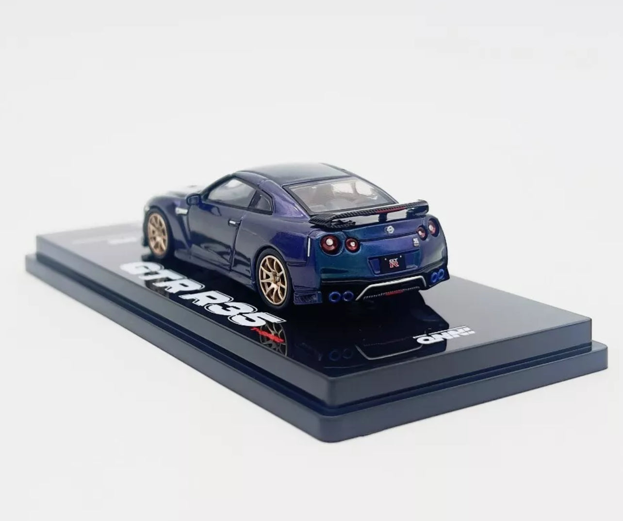 NISSAN GT-R (R35) T-SPEC RHD MIDNIGHT PURPLE 1/64 BY INNO MODELS IN64-R35TS-MP