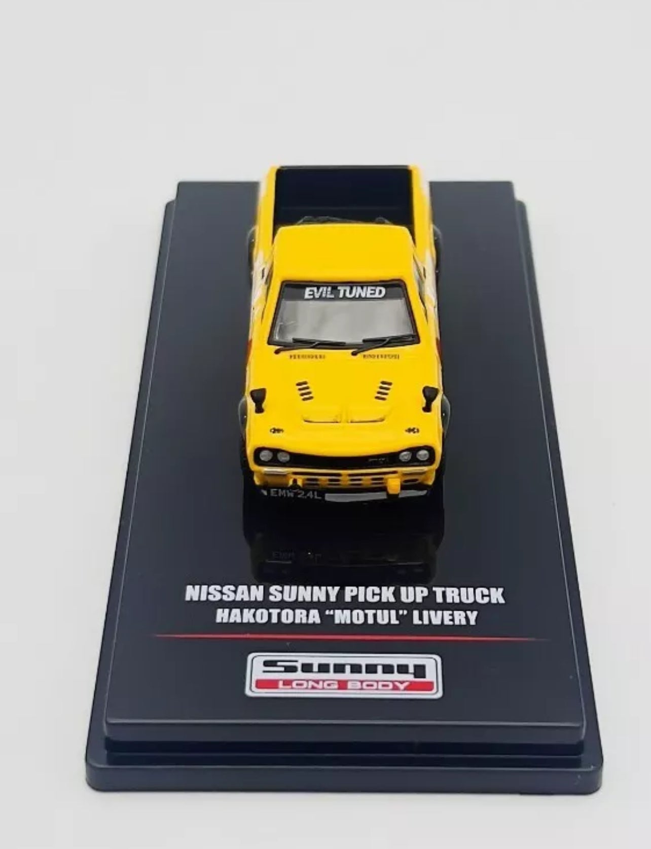 NISSAN SUNNY HAKOTORA PICKUP RHD "MOTUL" YELLOW 1/64 BY INNO MODELS IN64-HKT-MOT